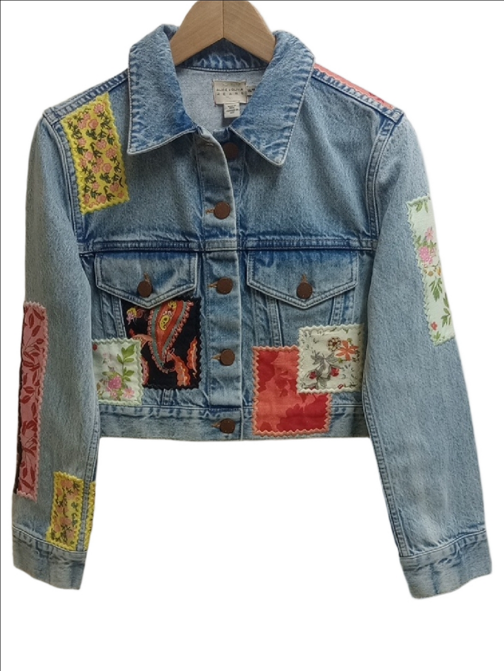 ALICE + OLIVIA LIGHT BLUE DENIM CROPPED JACKET WITH FLORAL PATCHES ◾SIZE XS